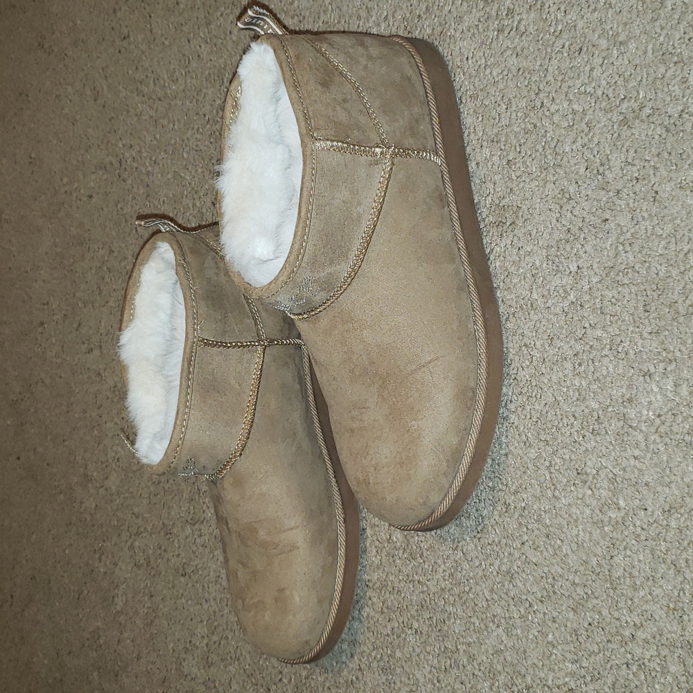 Juicy Couture tan (faux) white fur micro suede ankle boots. Size 9 or 9 1/2.